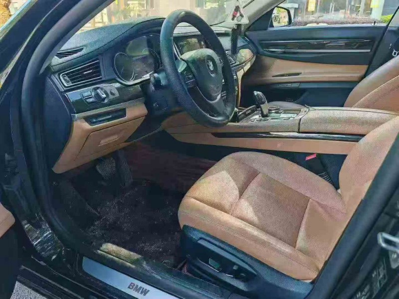 保山16年宝马7系4