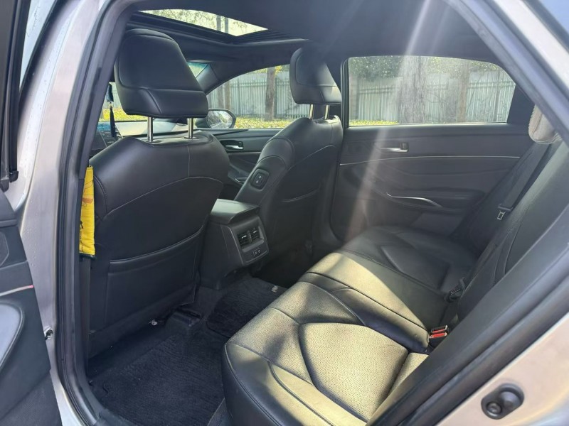 娄底21年丰田亚洲龙5