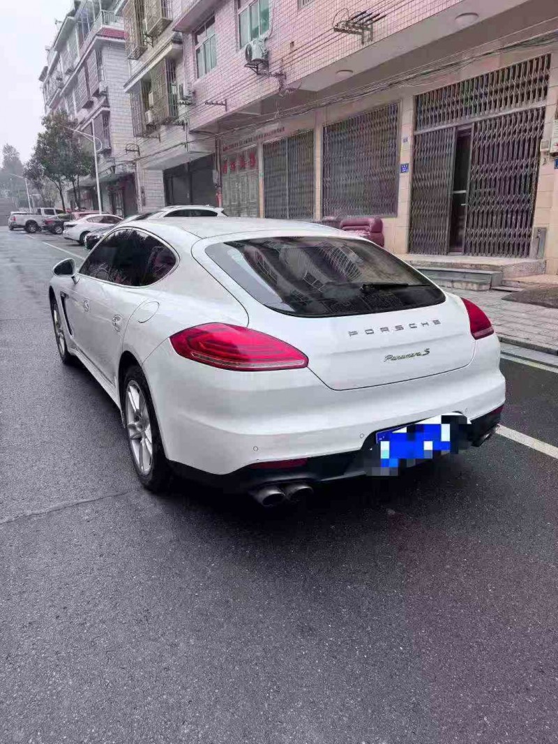 平顶山18年保时捷帕拉梅拉8