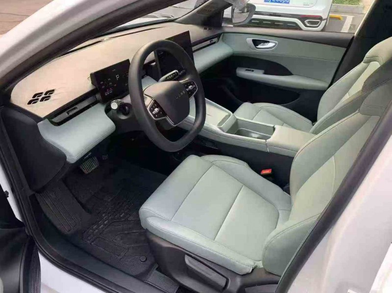 张家界25年荣威D64