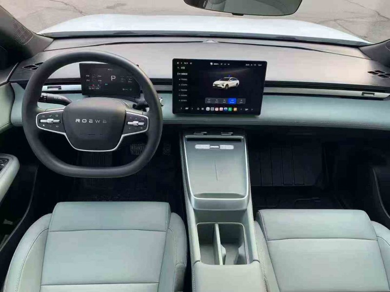 张家界25年荣威D65