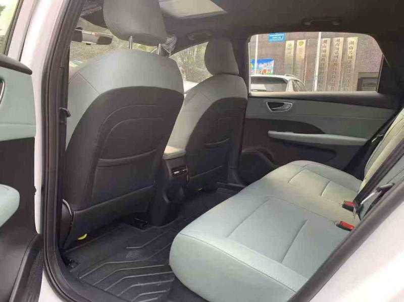 张家界25年荣威D66