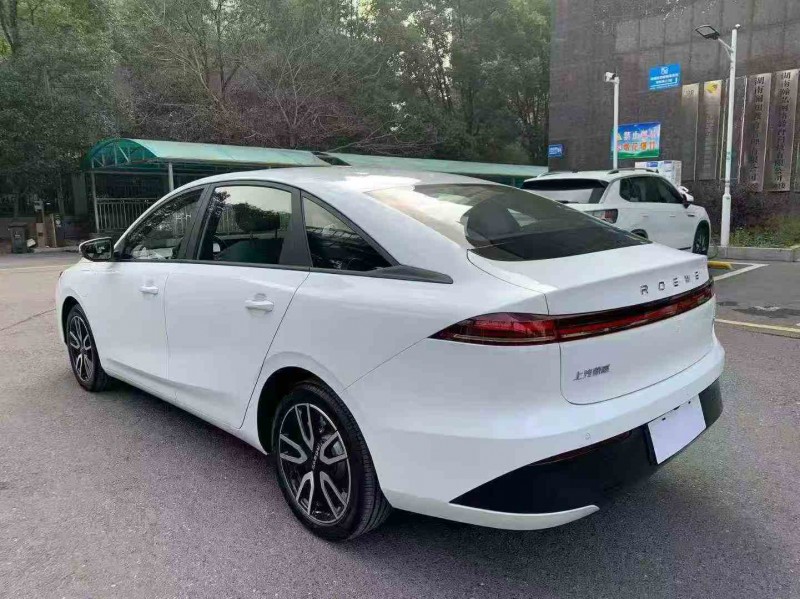 张家界25年荣威D67