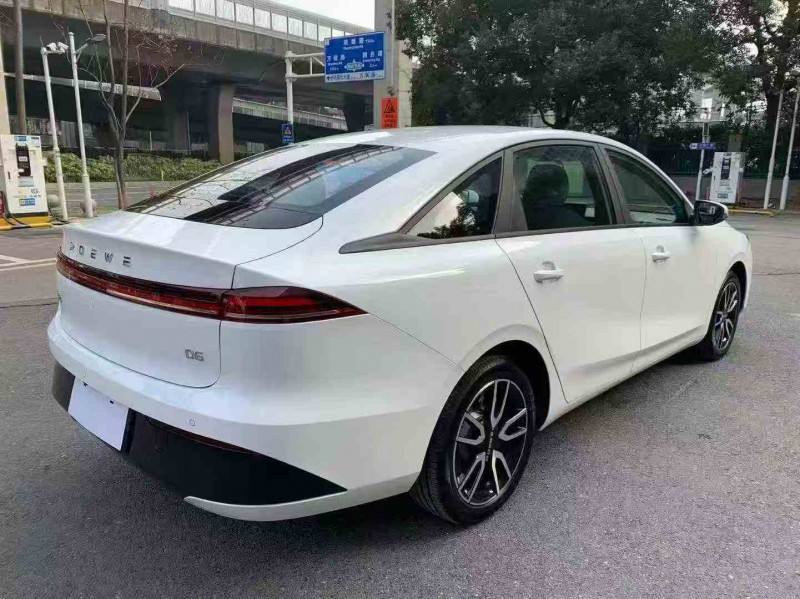 张家界25年荣威D68