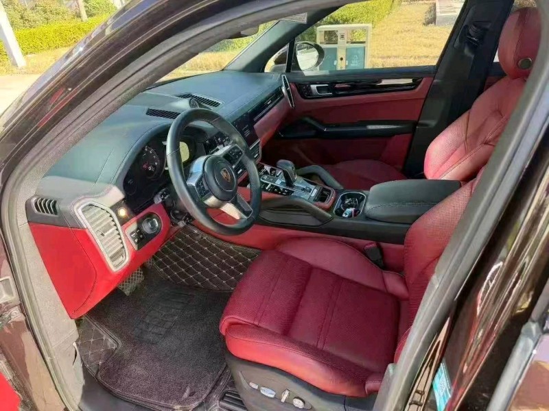 青岛20年保时捷卡宴9