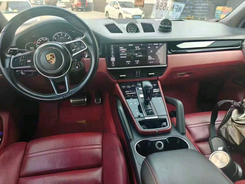 长沙19年保时捷卡宴3