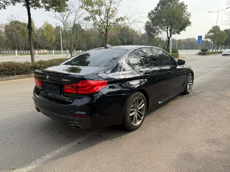 娄底19年宝马5系8