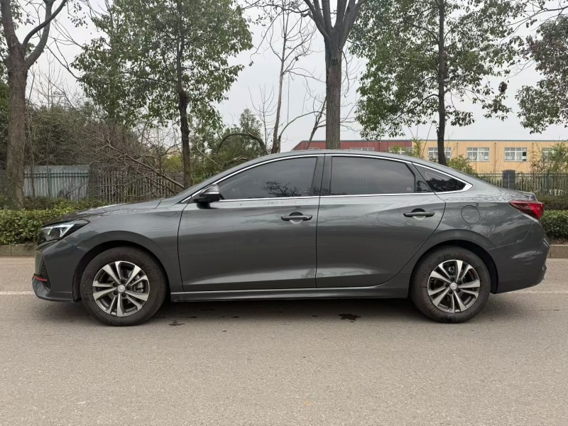 娄底25年长安汽车逸动6