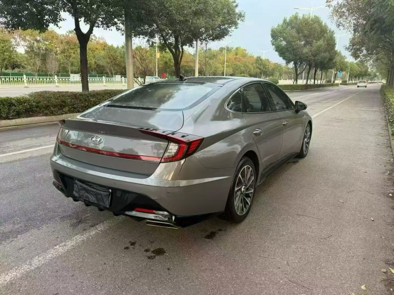 娄底20年现代索纳塔8