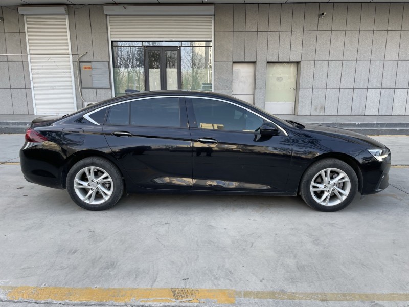 济宁22年别克君威7