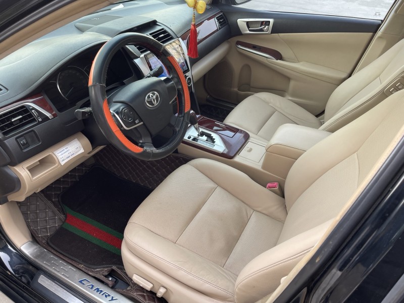 济宁15年丰田凯美瑞5