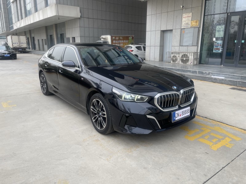 济宁24年宝马5系3