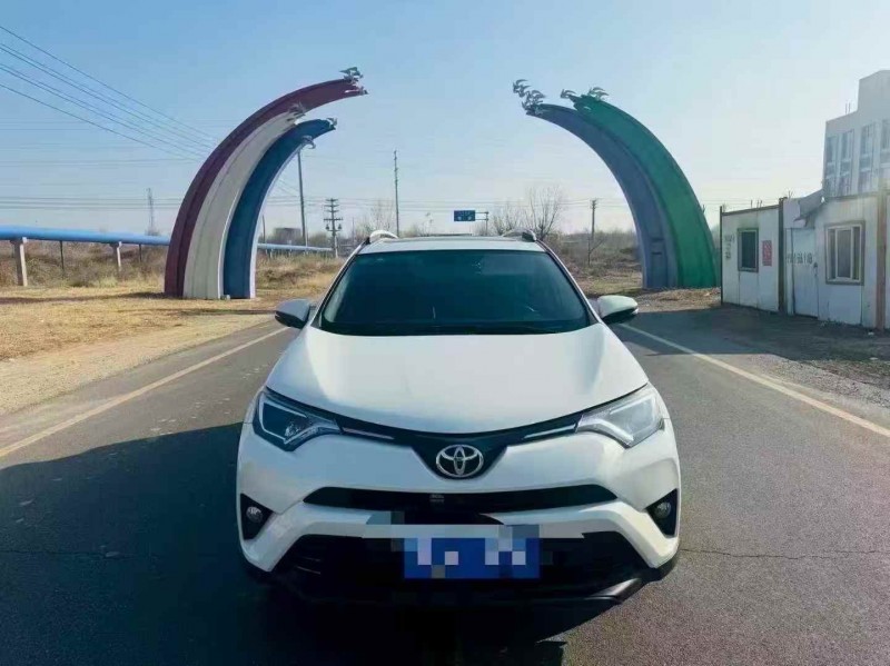 济宁17年丰田RAV4荣放1