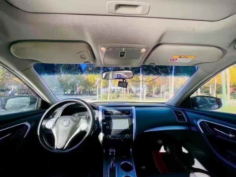 青岛17年日产天籁5