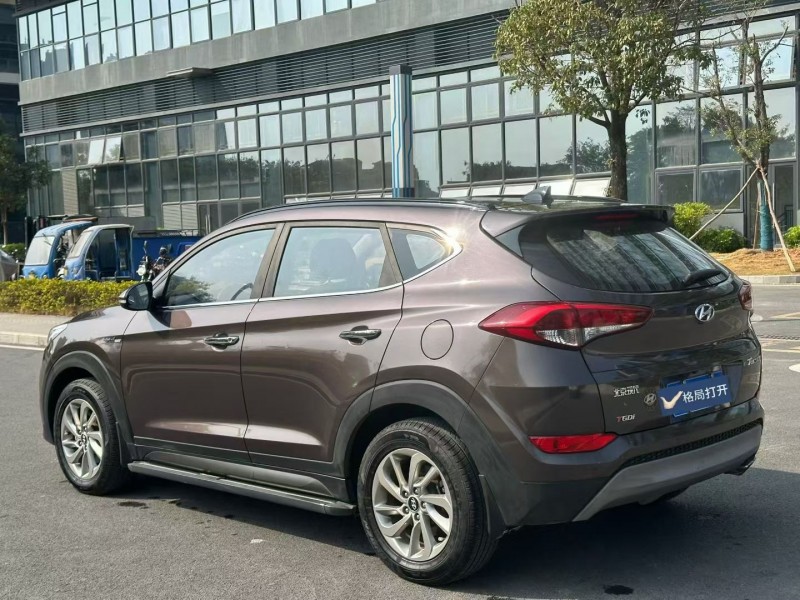 东莞17年现代途胜7