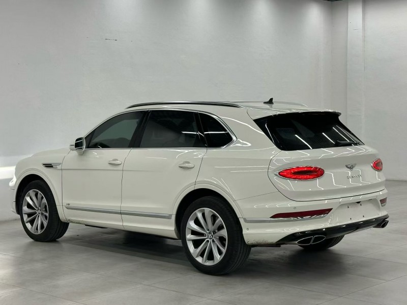 唐山21年宾利添越7