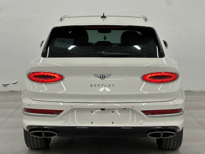 唐山21年宾利添越9