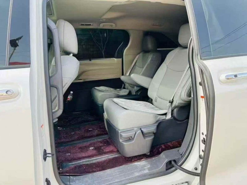 济宁25年丰田格瑞维亚4