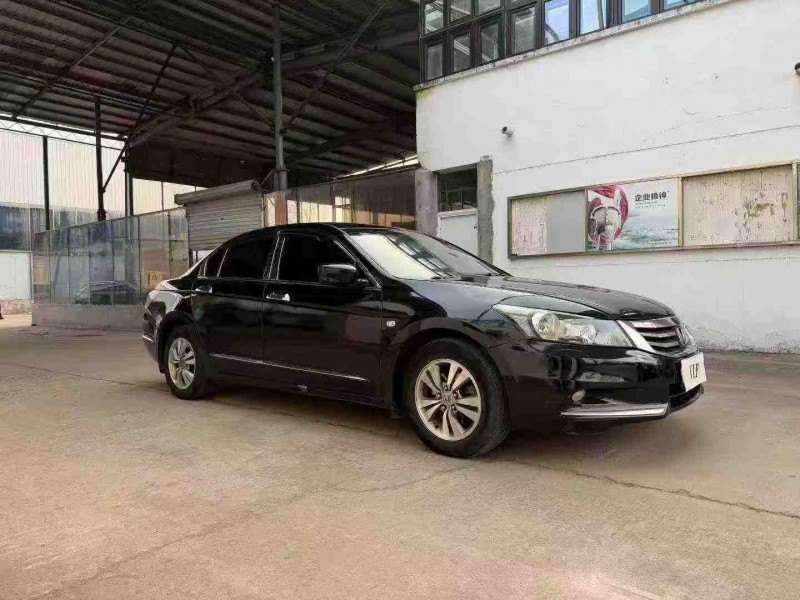 徐州13年本田雅阁3
