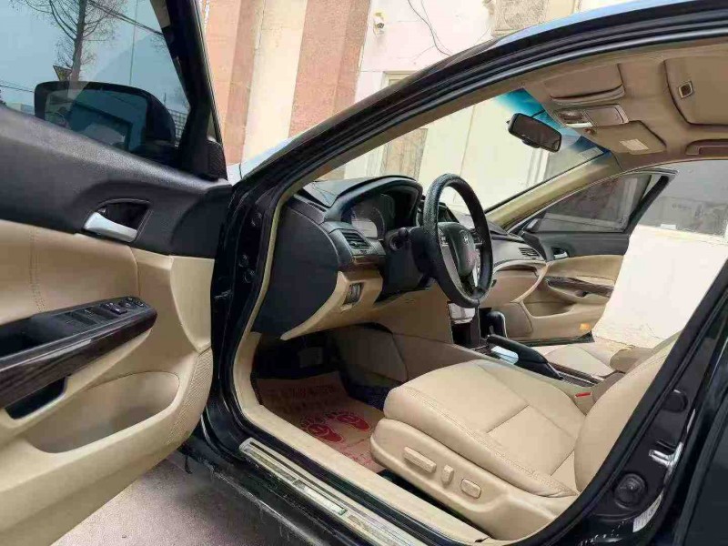 徐州13年本田雅阁4