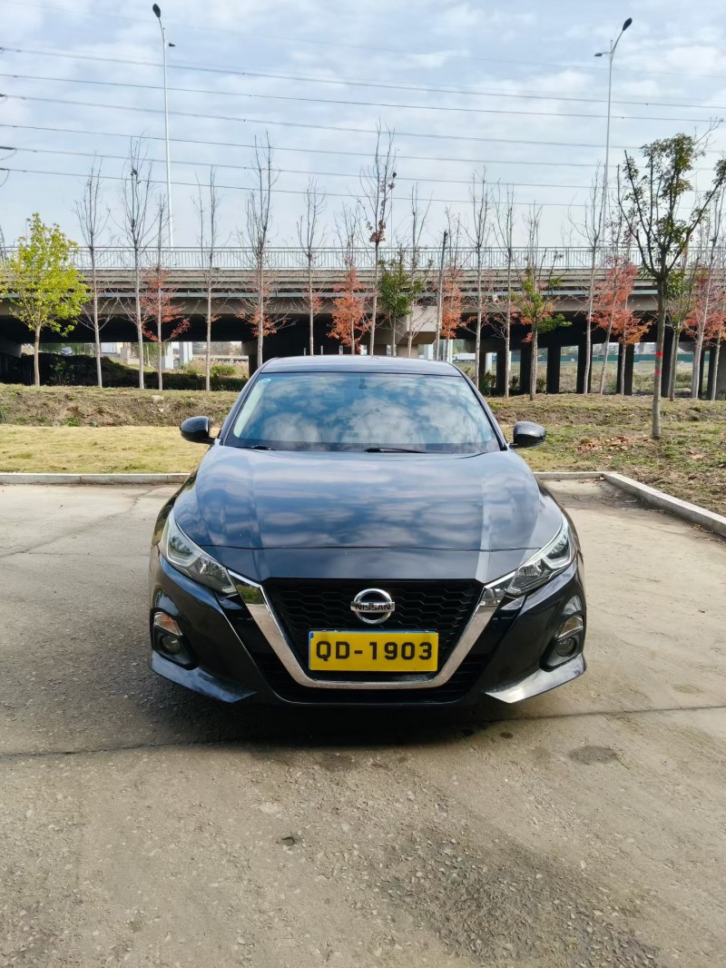 青岛22年日产天籁1