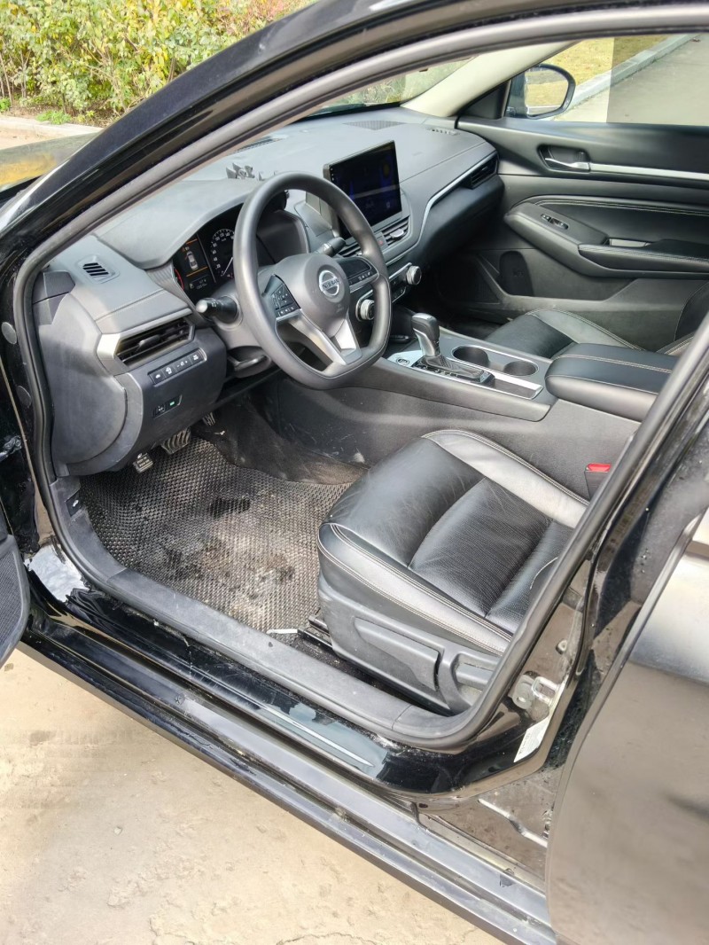 青岛22年日产天籁4