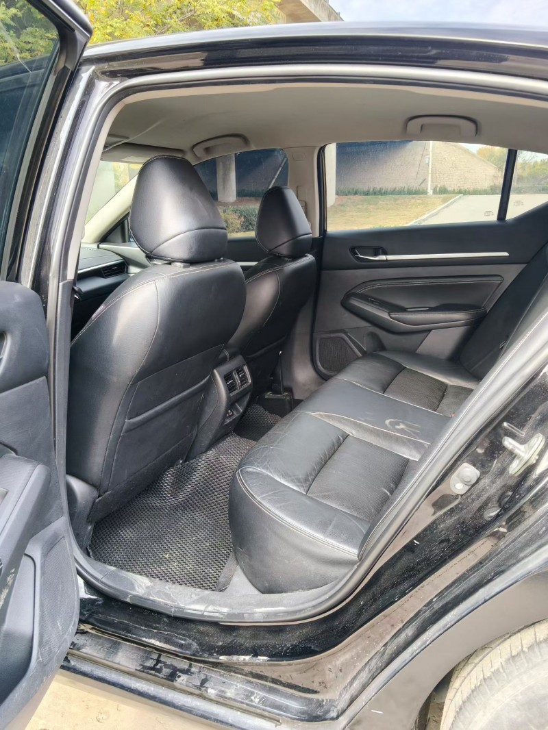 青岛22年日产天籁6