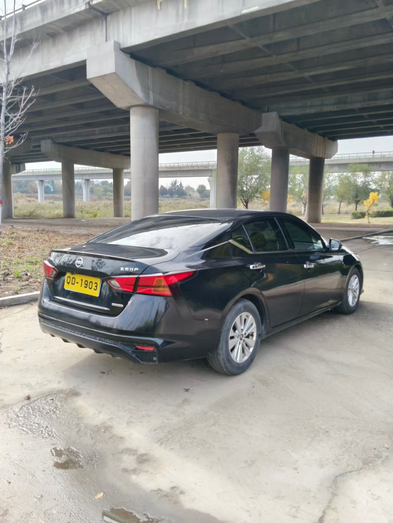 青岛22年日产天籁8