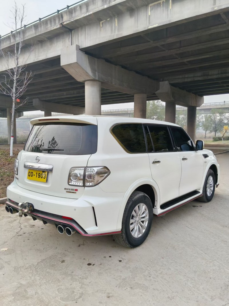 青岛18年日产途乐8