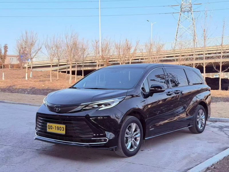 青岛23年丰田塞纳2