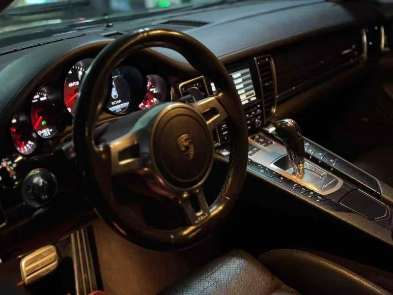 莆田15年保时捷帕拉梅拉4