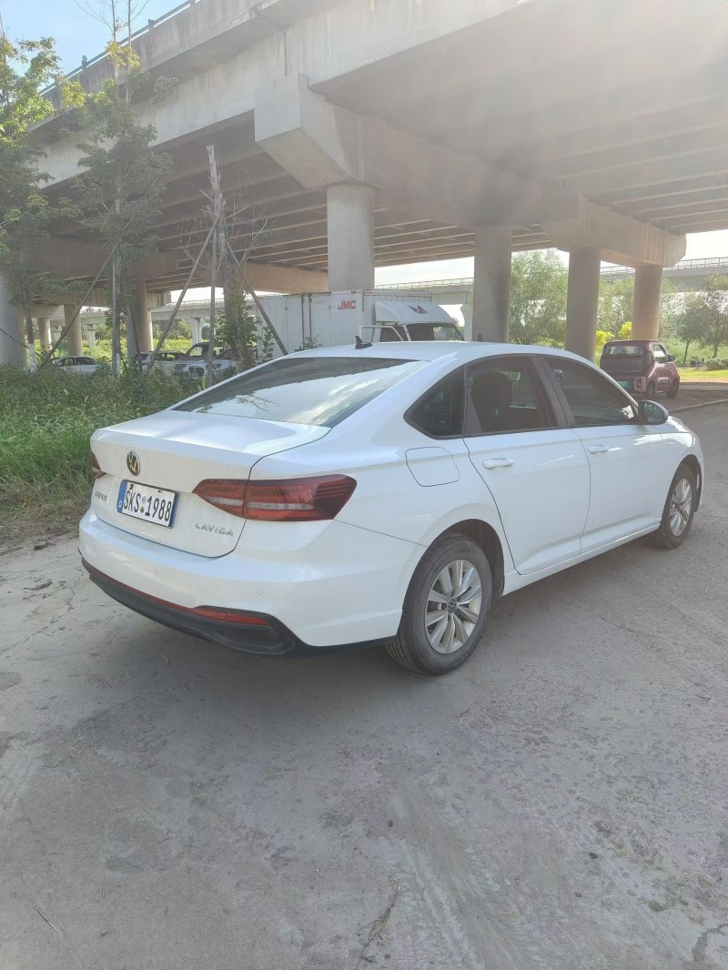 青岛23年大众朗逸8