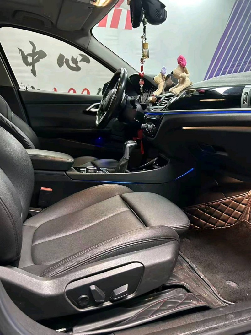 成都19年宝马1系7