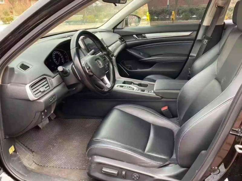 烟台23年本田雅阁4