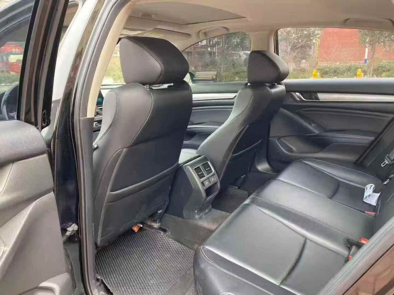 烟台23年本田雅阁5