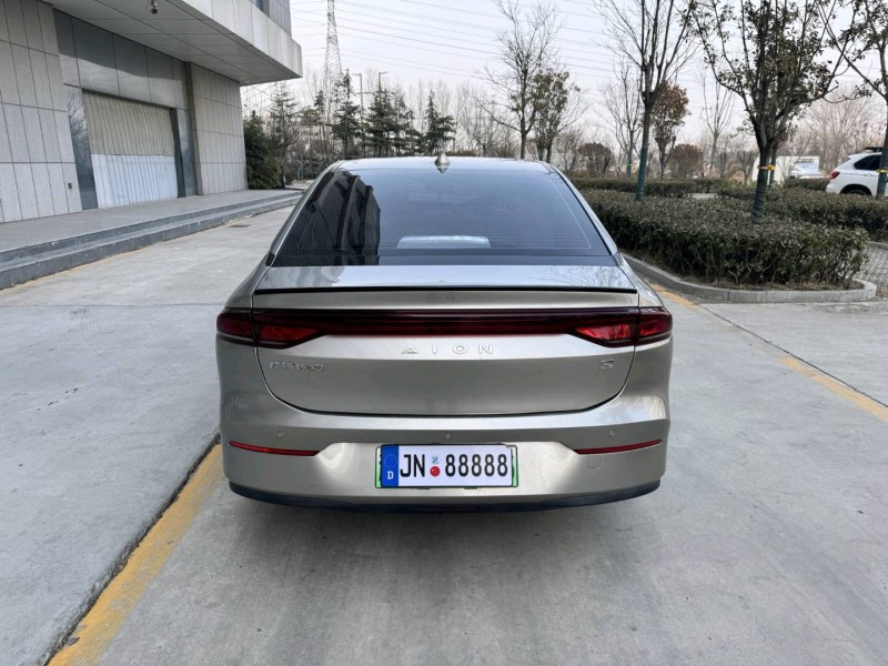 济宁23年传祺埃安S9