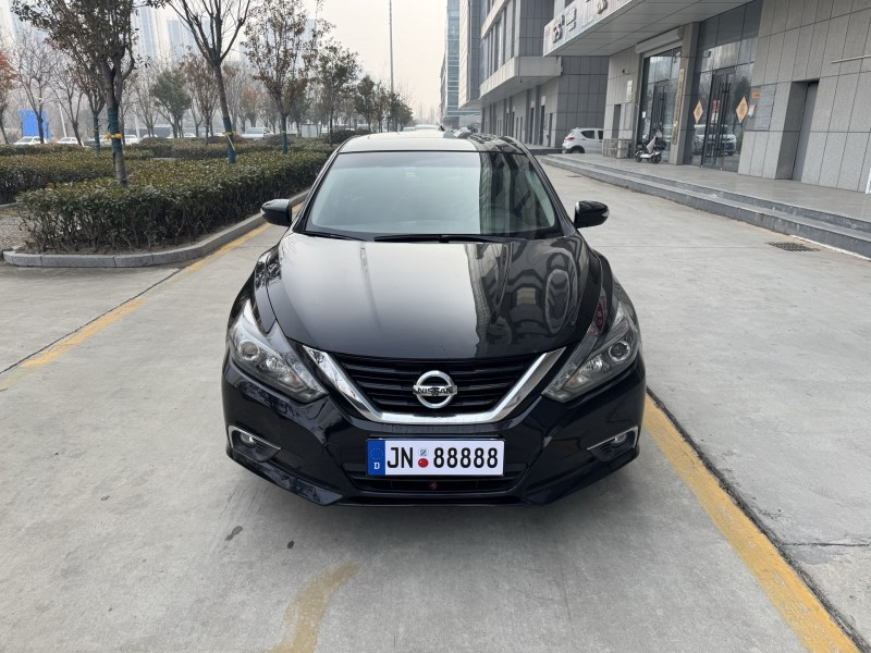 济宁18年日产天籁1