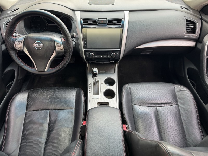 济宁18年日产天籁4