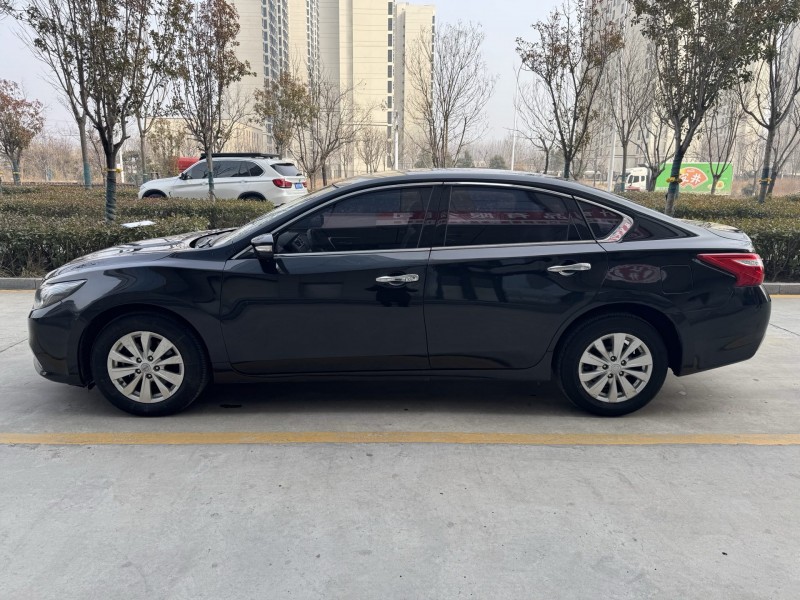 济宁18年日产天籁8