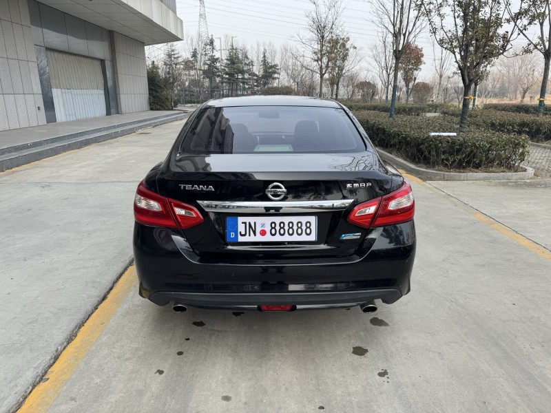 济宁18年日产天籁9