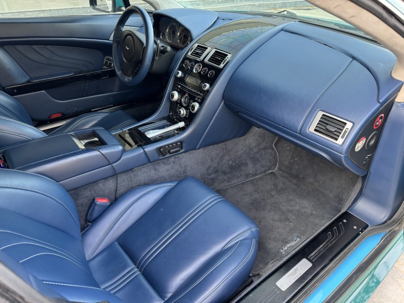 济宁12年阿斯顿·马丁Virage6