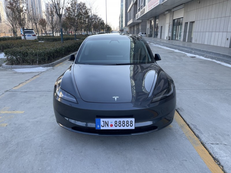 济宁24年特斯拉MODEL 31