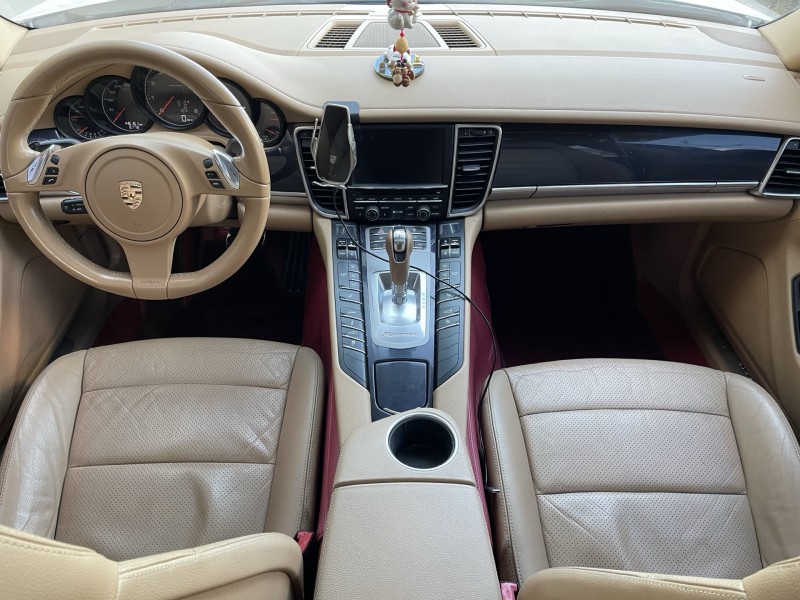 济宁12年保时捷帕拉梅拉3