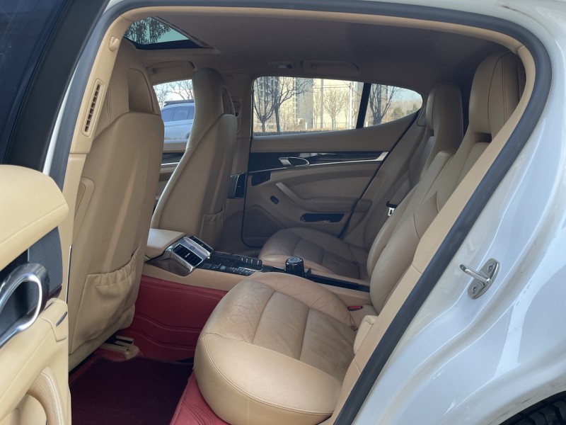 济宁12年保时捷帕拉梅拉7