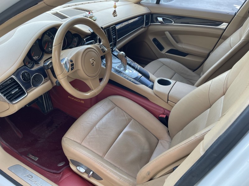 济宁12年保时捷帕拉梅拉8