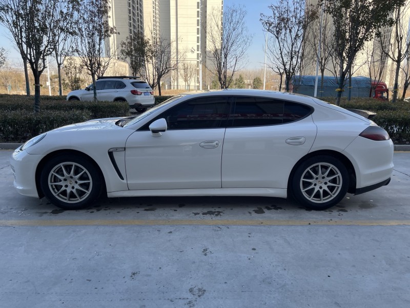 济宁12年保时捷帕拉梅拉9