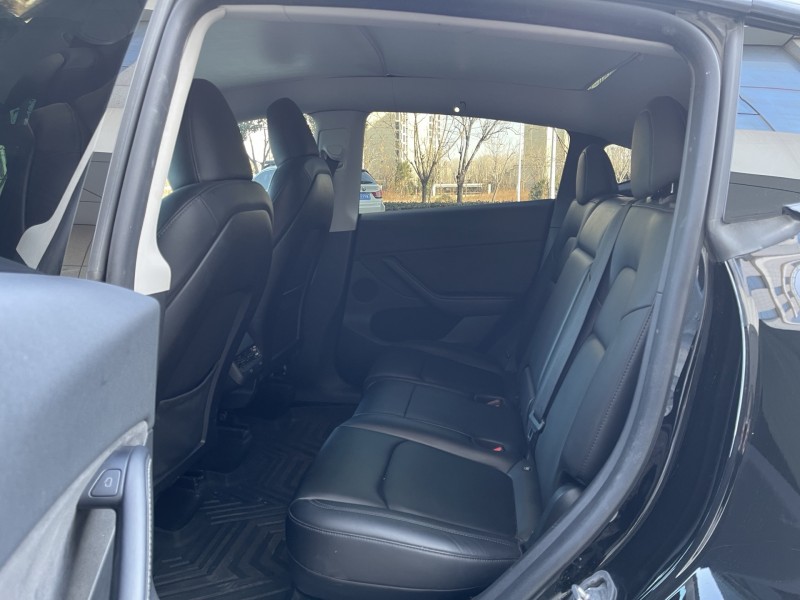 济宁23年特斯拉MODEL Y4