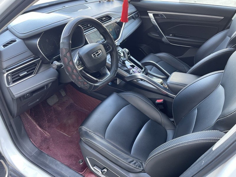 济宁21年吉利博越6