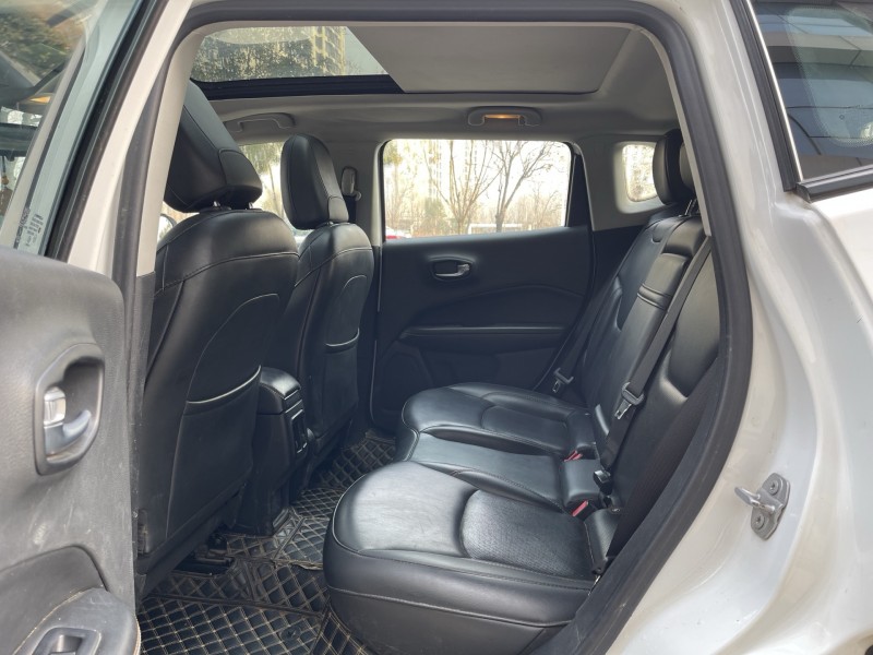 济宁17年Jeep指南者7