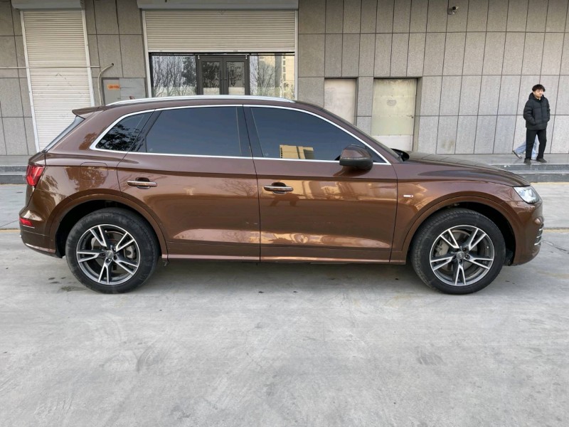 济宁18年奥迪Q57